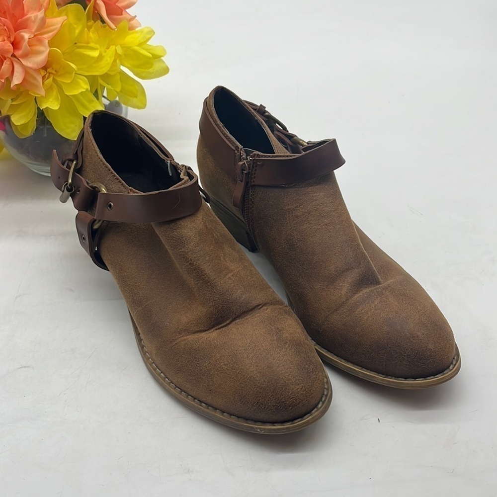 Very Volatile Brown Ankle Bootie Sz. 8.5. MCA2152B
